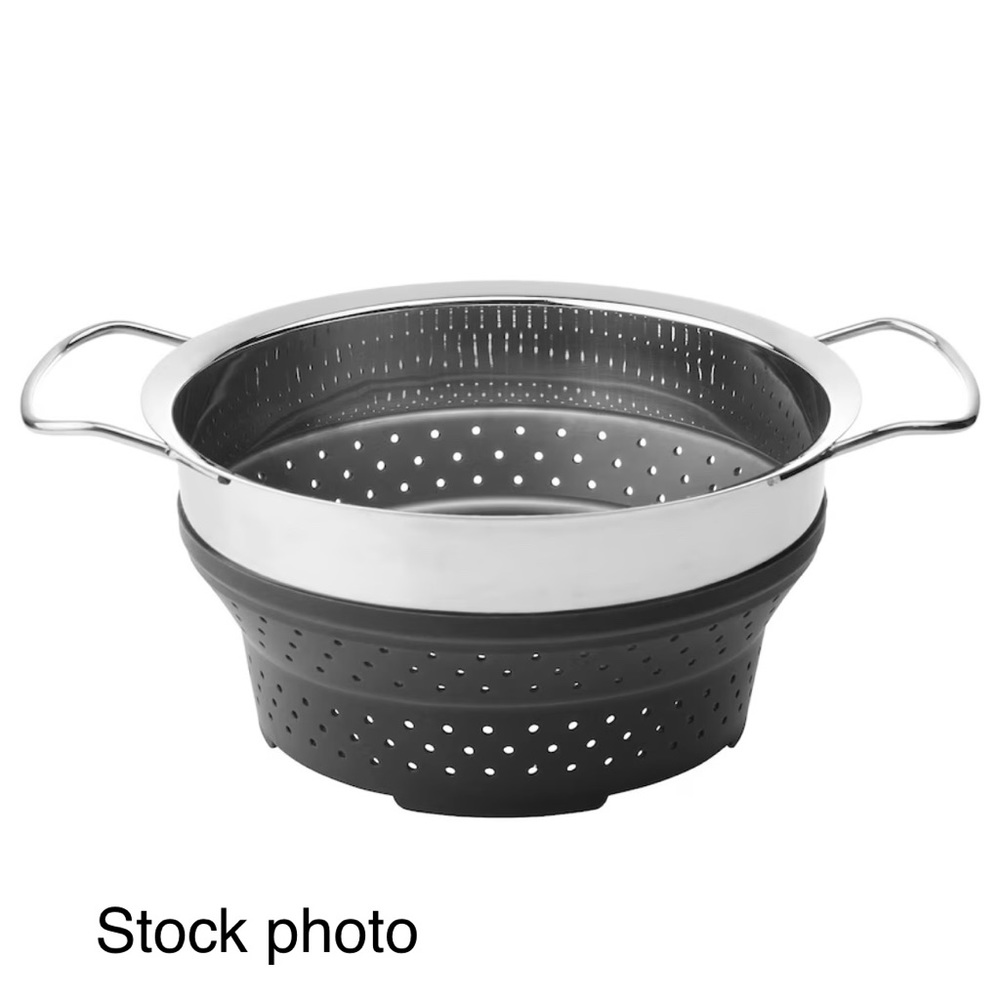 BRAND NEW COLLAPSIBLE COLANDER (5.3 QT)